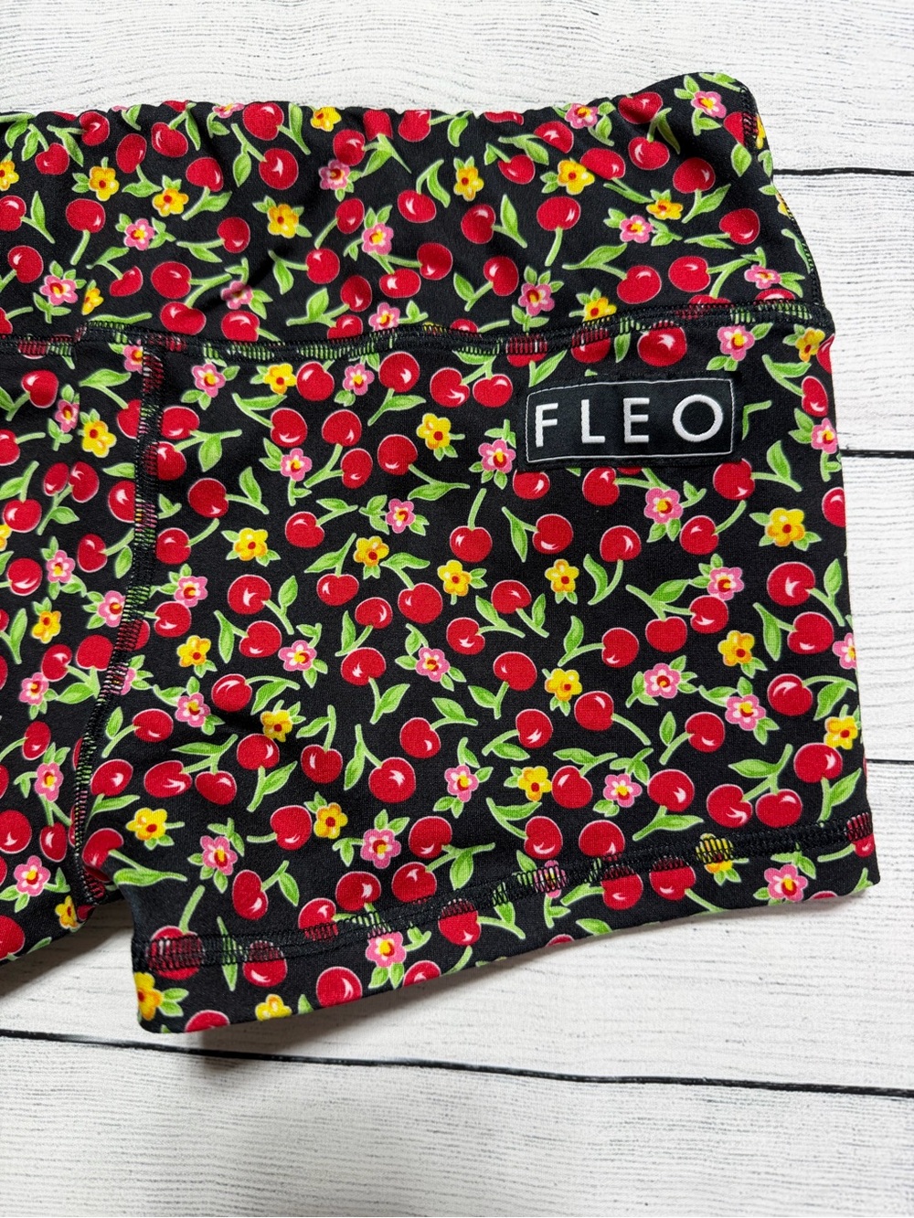 FLEO Yoga Shorts Women's M Black cherries and flowers 3" Booty Short Stretch